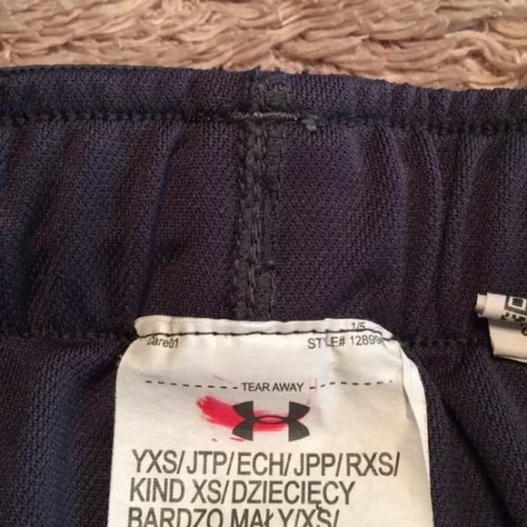 UNDER ARMOUR Dri Fit Shorts - sz YXS - Picture 5 of 5
